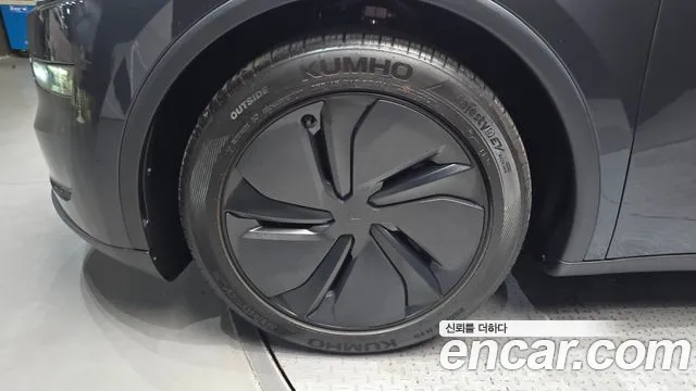 Tesla Model Y — Фото автомобиля 5