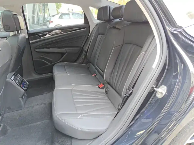 Volkswagen Passat — Фото автомобиля 16