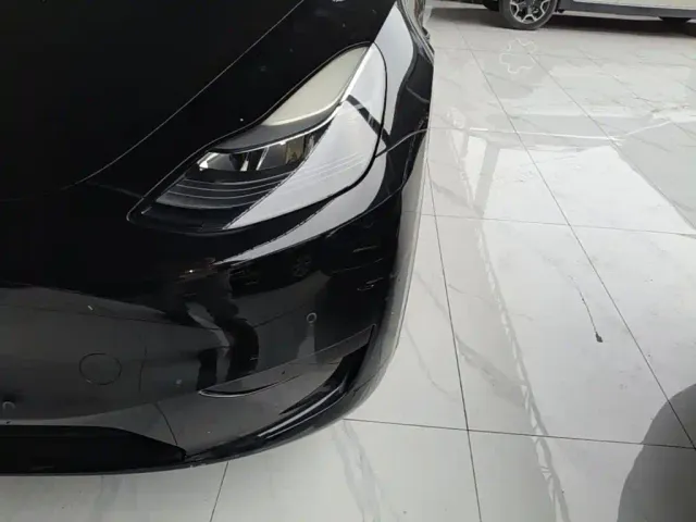 Tesla Model Y — Фото автомобиля 23
