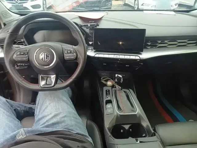 MG MG5 2022 180DVVT CVT Youth Flagship Edition — Фото автомобиля 9