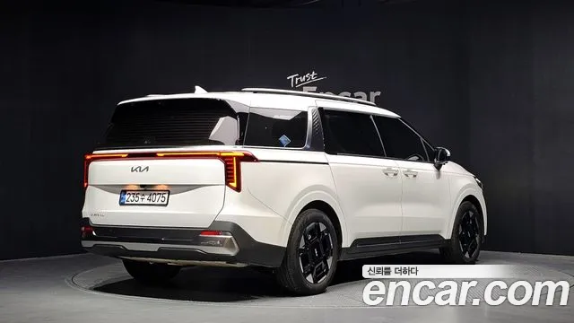 Kia Carnival Generation 4 — Фото автомобиля 2