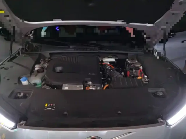 Volvo XC70 Plug-in Hybrid — Фото автомобиля 21
