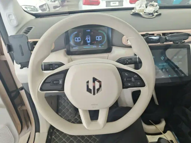 Leapmotor T03 — Фото автомобиля 10