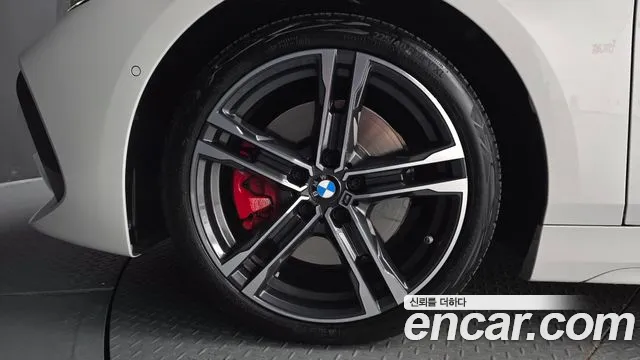 BMW 1 Series F40 — Фото автомобиля 4
