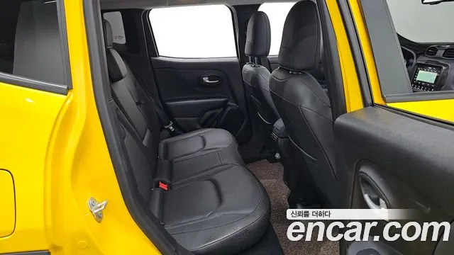 Jeep Renegade — Фото автомобиля 11