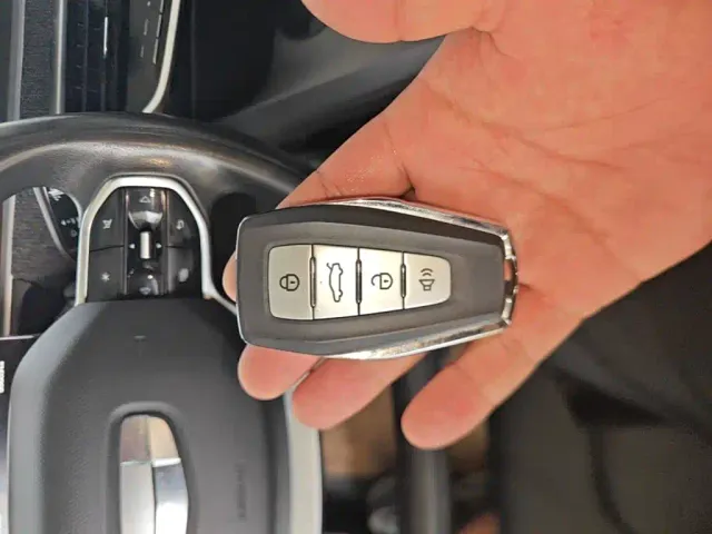 Geely Geometry C — Фото автомобиля 8