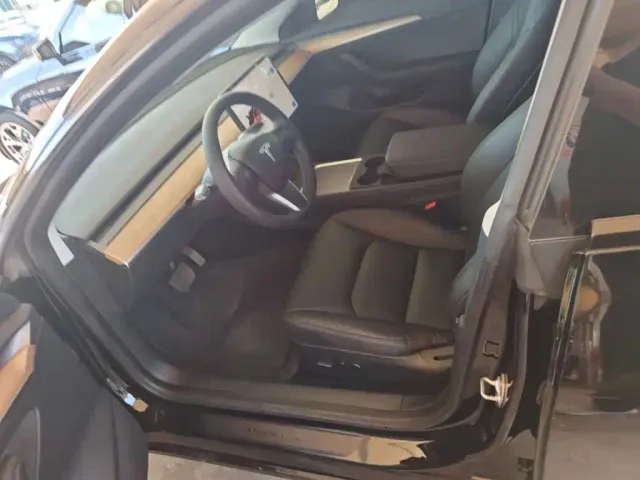 Tesla Model 3 — Фото автомобиля 14
