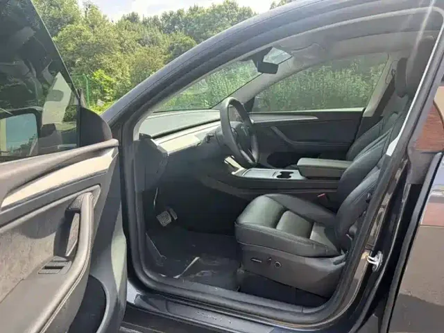 Tesla Model Y — Фото автомобиля 7