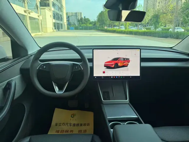 Tesla Model Y — Фото автомобиля 4