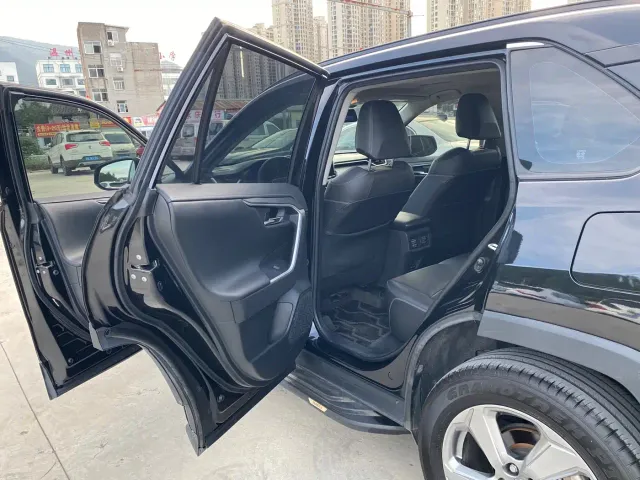 Toyota RAV4 — Фото автомобиля 10
