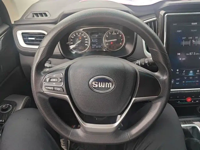 SWM Motor SWM X7 — Фото автомобиля 10