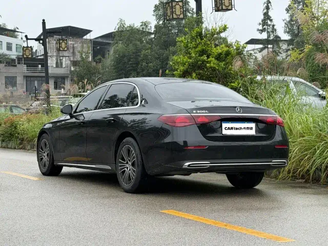 Mercedes-Benz E-Class — Фото автомобиля 8
