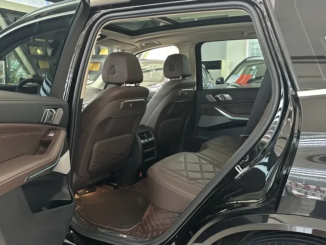 BMW BMW X5 2023 xDrive 30Li Premium M Sport Package — Фото автомобиля 9