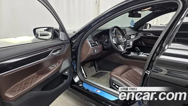 BMW 7-Series — Фото автомобиля 10