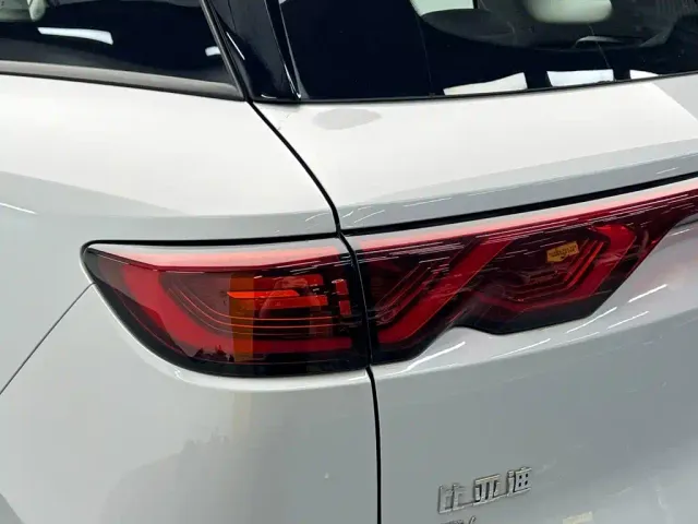 BYD Yuan UP — Фото автомобиля 11