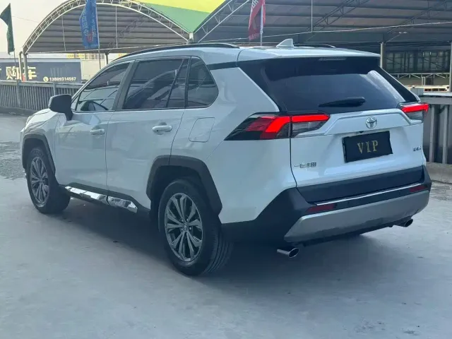 Toyota RAV4 — Фото автомобиля 4