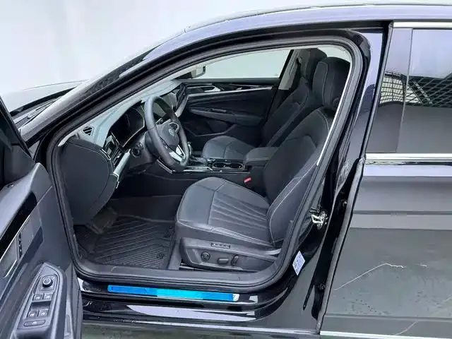 Volkswagen Passat — Фото автомобиля 8