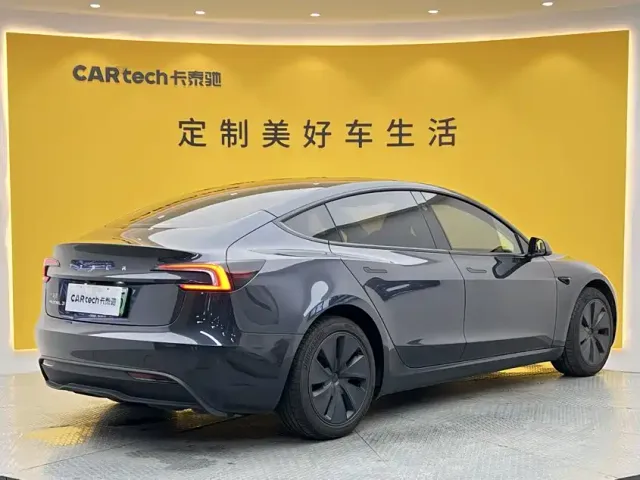 Tesla Model 3 — Фото автомобиля 4