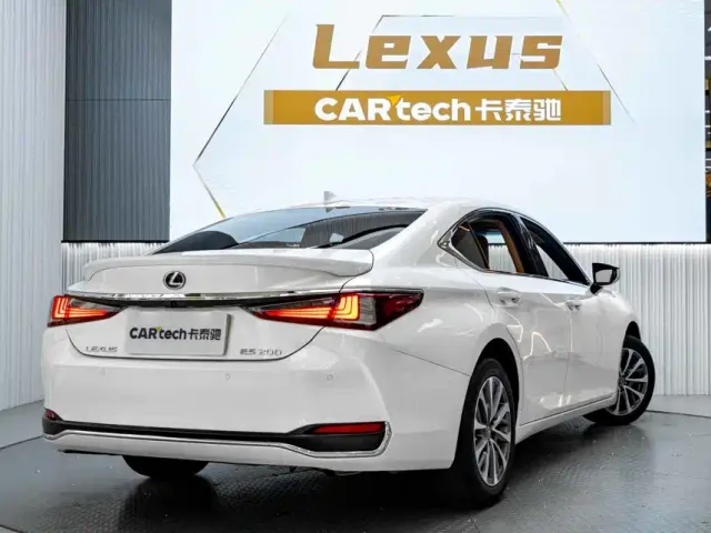 Lexus ES — Фото автомобиля 7