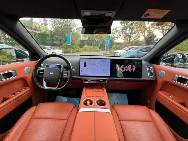 Li Auto L7 — Фото автомобиля 10