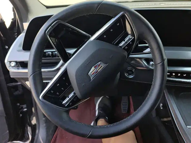 Cadillac XT5 — Фото автомобиля 14