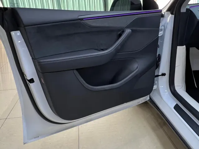 Tesla Model Y — Фото автомобиля 8