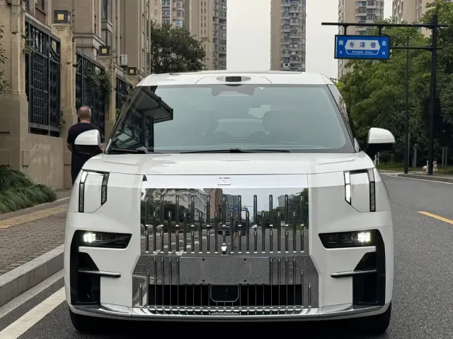 ZEEKR Zeekr 009 2024 6-Seat Executive AWD Version 140kWh — Фото автомобиля 3