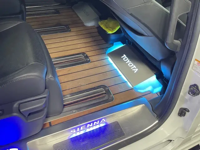 Toyota Sienna — Фото автомобиля 11