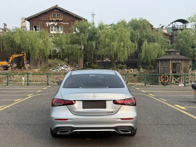 Mercedes-Benz E-Class — Фото автомобиля 7