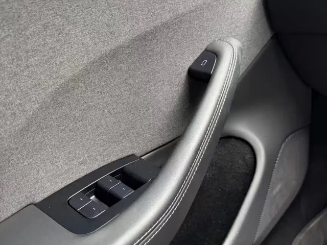 Tesla Model 3 — Фото автомобиля 20