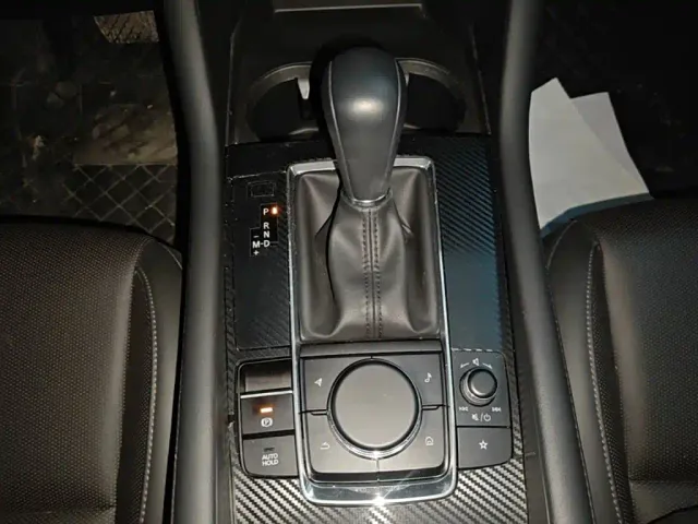 Mazda Axela — Фото автомобиля 13