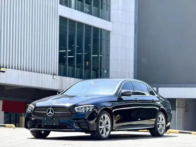 Фотография автомобиля — Mercedes-Benz E-Class