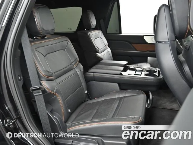 Lincoln Navigator — Фото автомобиля 12