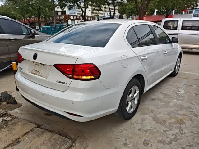 Volkswagen Lavida — Фото автомобиля 6