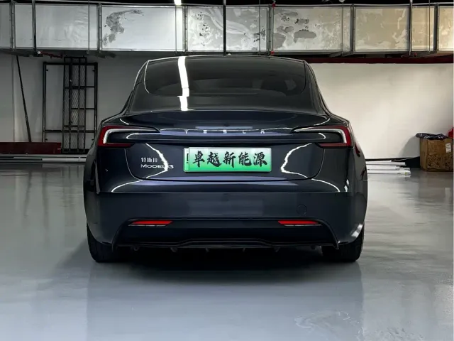 Tesla Model 3 — Фото автомобиля 9
