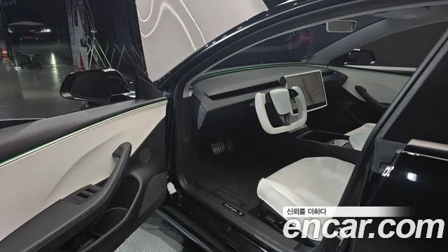 Tesla Model 3 — Фото автомобиля 10