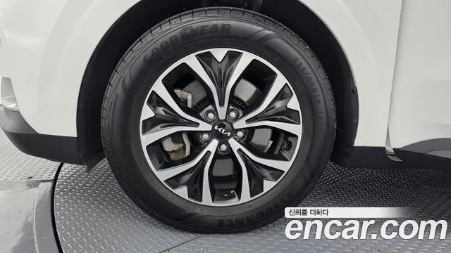 Kia Canival Carnival 4 поколение 9 мест Prestige — Фото автомобиля 4