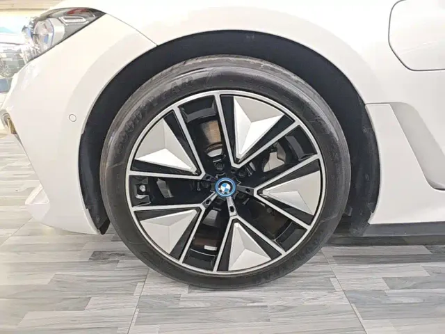 BMW i3 — Фото автомобиля 22