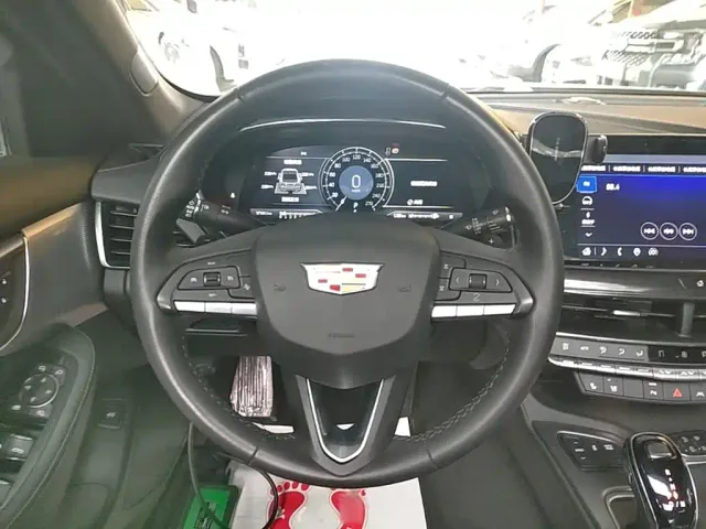 Cadillac CT5 — Фото автомобиля 10