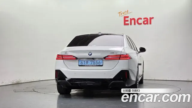 BMW i5 — Фото автомобиля 3