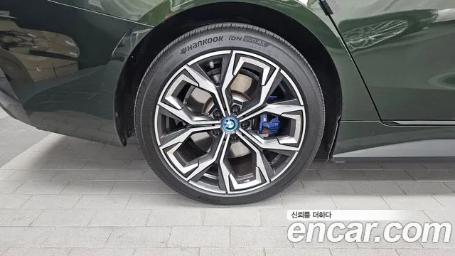 BMW i4 — Фото автомобиля 5