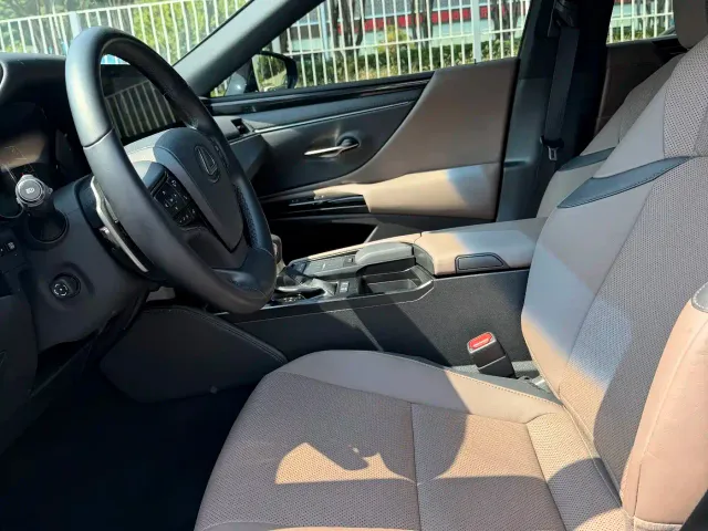 Lexus ES — Фото автомобиля 18