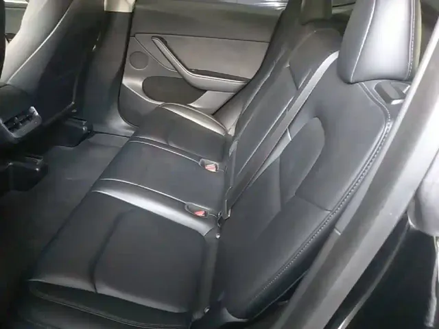 Tesla Model Y — Фото автомобиля 16