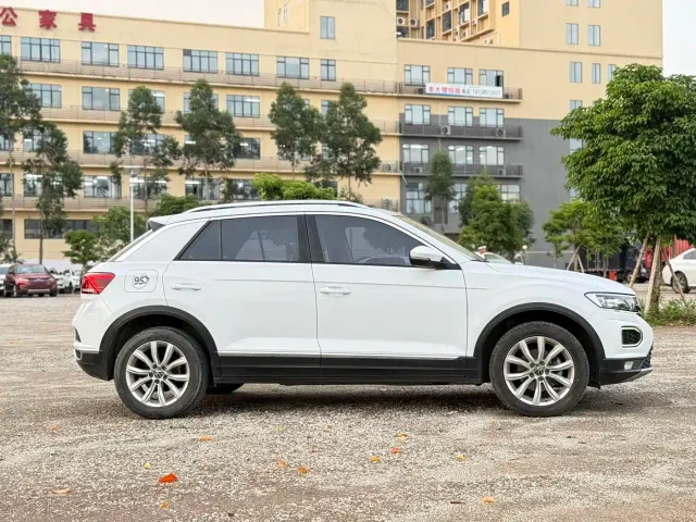 Volkswagen T-Roc — Фото автомобиля 4