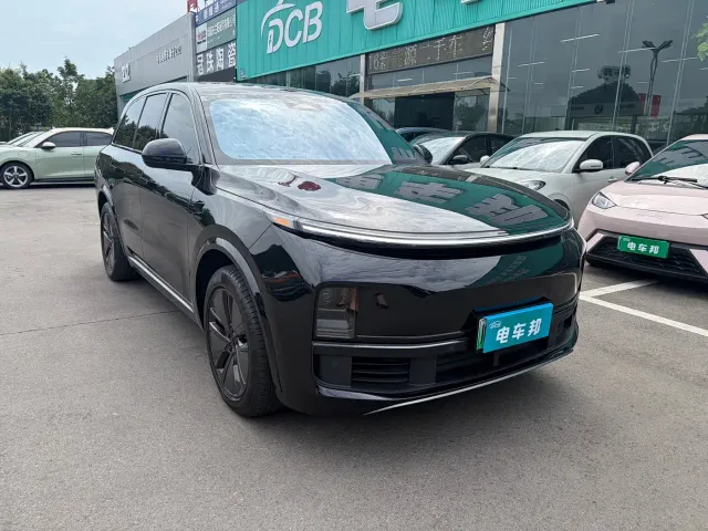 Li Auto L8 — Фото автомобиля 3