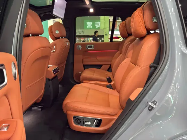 Li Auto L8 — Фото автомобиля 15