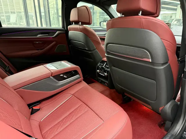BMW 5 Series — Фото автомобиля 14