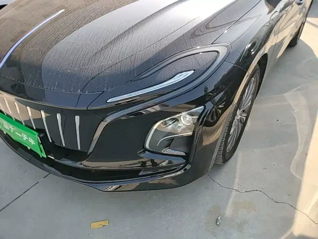 Hongqi E-QM5 — Фото автомобиля 23