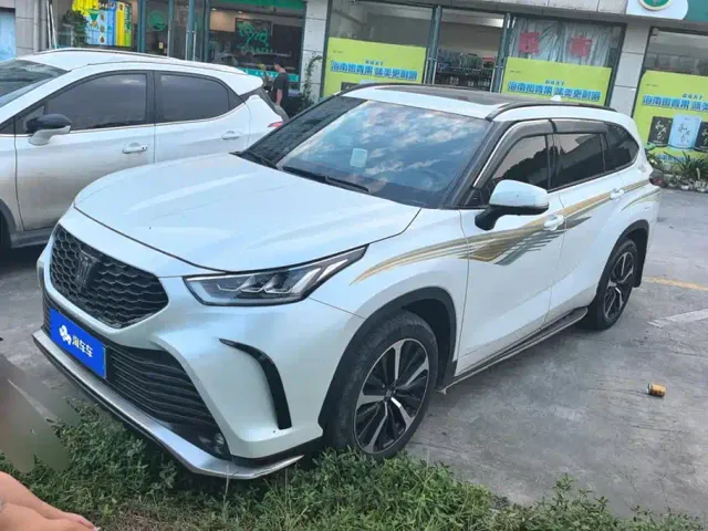 Фотография автомобиля — Toyota Crown Kluger