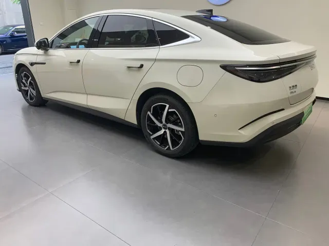 BYD Seal 07 DM-i — Фото автомобиля 4